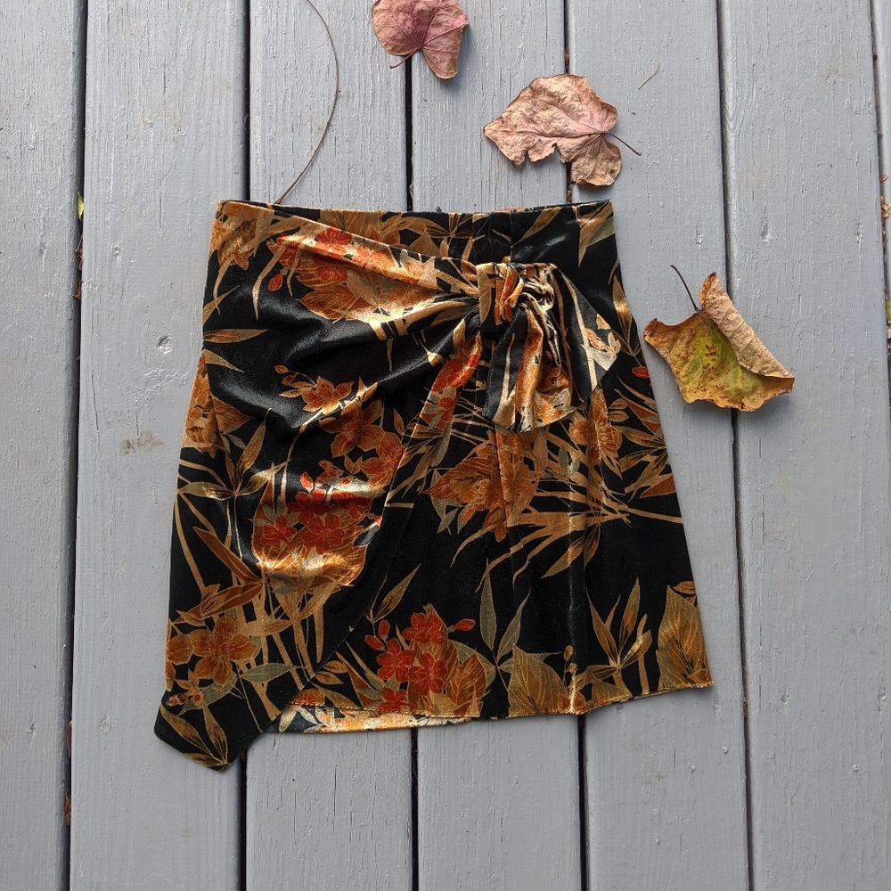 NWOT Zara Velour velvet feel Fall Floral Skirt